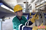 “双闪”冶炼行家：1300℃的高温熔体前挥汗如雨