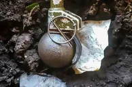 踢球踢出手榴弹？阿根廷球场惊现炸弹 拆弹部队出马无人受伤
