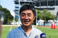 足球资讯：太期待！中国女足将与男足踢热身赛，贾秀全的姑娘能赢7-0吗？