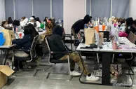 宿务再爆爱情诈骗窝点！嫌疑人集体逃逸，警方申请网络搜查令缴获大量设备
