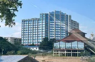 缅甸严厉打击非法赌博园区，查获数万件电子设备。