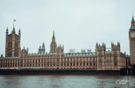 英议员联名要求暂停博彩财务风险评估
