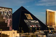 Diller出价$180亿追MGM Fertitta吞Caesars 双雄逆风押注拉斯维加斯未来