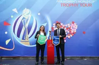 足球资讯：国际足联女足世界杯奖杯巡展上海举行 多领导出席