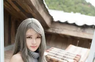 玩球花边：【大奶美女】性感女神凯竹BuiBui露背毛衣柔情四溢