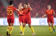 足球赛报：四国赛-中国2-0哥伦比亚锁定冠军 王霜世界波