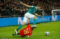 足球赛报：热身赛-德国1-1西班牙 穆勒世界波小白神助攻