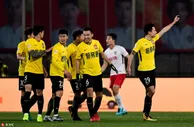 足球赛报：中超-恒大客场1-0首胜权健 郜林破门阿兰肘击染红