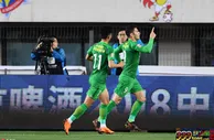 足球赛报：足协杯综述 中甲遭团灭中乙创历史 菜地比赛成难题