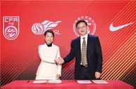 足球资讯：中超官方装备赞助商签约仪式 公布国足新战袍
