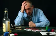 扑克新闻：在线棋牌游戏德州扑克如何掌握运气和控制的比例