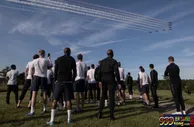 足球赛报：致敬！英格兰出征世界杯 英国皇家空军7架战机送行
