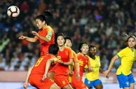 足球赛报：点球4-2！中国女足战胜巴西女足，2场0丢球夺冠，疯狂拥抱1功臣