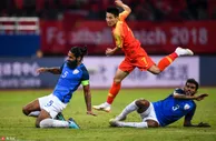 门线悬案？国足也玩快乐足球 攻完门连球都找不着