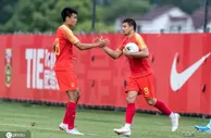 足球赛报：热身赛-国足4-0申花收获2连胜 艾克森建功董学升梅开二度