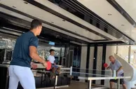 足球话题：C罗打乒乓照片惹下麻烦 和谁打不好非和他打？