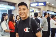 足球资讯：连轴转！武磊已抵达上海机场 将转战广州参加世预赛