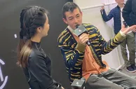 999资讯：美娜与陈冠希谈天说地！美娜紧张了，两人1年前同看NBA全明星