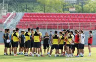 足球赛报：中甲前瞻:黄海新帅欲冲击榜首 恒丰绿城硬碰硬