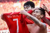 足球赛报：加冕中超第8冠！恒大3-0申花登顶 韦世豪朴志洙艾克森破门