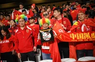 足球资讯：中国进球现场响起怒放的生命 球迷高唱歌唱祖国