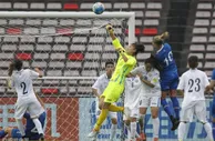 乌兹别克女足20球狂胜却没道德 趁门将受伤进球还庆祝