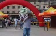 玩球资讯：有一张500万的彩票，都养不起家的80后爸爸