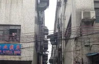 玩球网报：广州三名男女疑因聚众赌博被警方发现逃跑坠亡