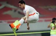 玩球赛报：中超:一场四点球 孔卡双响难救主上港3-4鲁能