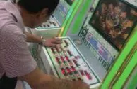 玩球百态：男子在赌博游戏厅输1.7万后报警 警方破门查赌