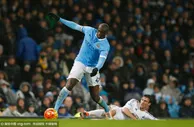 玩球赛报：英超-曼城2-1暂返榜首 博尼反戈图雷制造绝杀