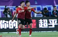 玩球赛报：登顶!恒大客场4-0泰达 郜林2射1传阿兰斩首球