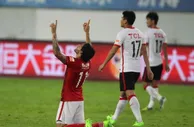 玩球赛报：十人恒大2-1逆转辽足 郜林扳平球高拉特点射