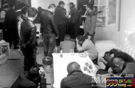 博彩资讯：赌场为搞气氛雇民工“观战” 管吃管喝吸引客源