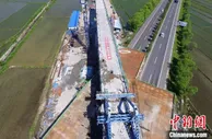 全国最北续建铁路百米跨连续梁合龙