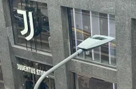 你们是来找茬的吗????尤文官方商店门前站着一群“奥斯梅恩”