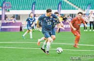 首届深港口岸足球赛举起友谊金杯