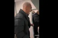 安东尼更新现场观看曼联VS利兹联视频，期间为队友进球振臂欢呼
