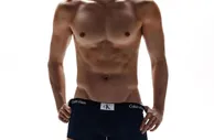 展现示完美身材????????孙兴慜半裸为Calvin Klein拍摄内裤写真