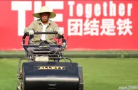 足球资讯：国足首战要和新闻联播抢收视率，提前感受空调球场