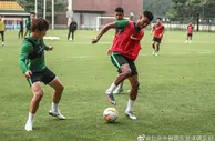足球赛报：6-1狂胜！中超争冠热门轰塌弱旅，31岁锋霸太疯狂，李铁没看错人