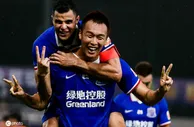 足球赛报：中超-申花1-0绝杀鲁能夺2连胜 金信煜补时绝杀