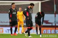 足球赛报：57年惨案！利物浦2-7不敌维拉：卫冕冠军被打爆 丢球致敬曼联