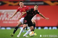 足球赛报：欧联-曼联4-0晋级16强，B费吊射中横梁，新星进球被吹