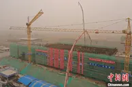 新疆和若铁路全线首个站房且末站顺利封顶
