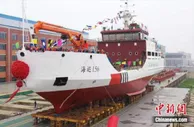 中国首艘具有破冰功能的大型航标船“海巡156”轮在武汉下水