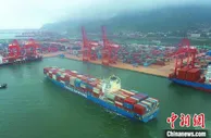 船港企“抱团出海”：江苏连云港港口助力千台机械出口南美
