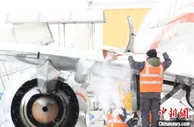 哈尔滨机场开放恢复运行 43架航班因雪取消
