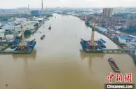 广东东莞首座矮塔斜拉桥主塔封顶