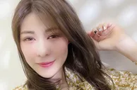 足球花边：嘉嘉 纖腰曲線好性感，穿背心時還有誘人胸型
